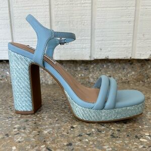 NEW 🦋 Women's Blue Block Heel Dressy Heels Baby Blue Size 6